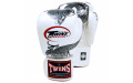 Боксерские перчатки Twins FBGVL3-23 white silver 16 oz Боксерские перчатки Twins FBGVL3-23 white silver 16 oz